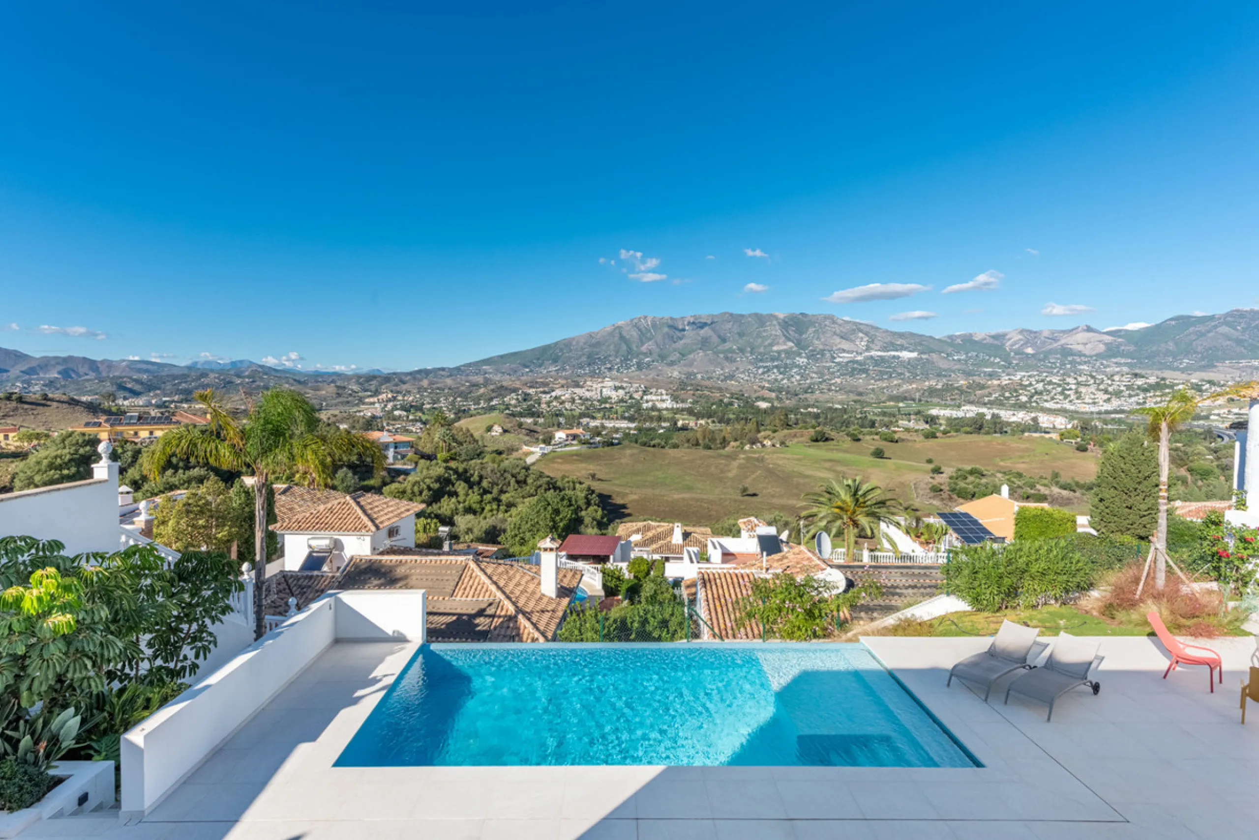 CONTEMPORARY LUXURY VILLA WITH PANORAMIC VIEWS – BUILT 2024
