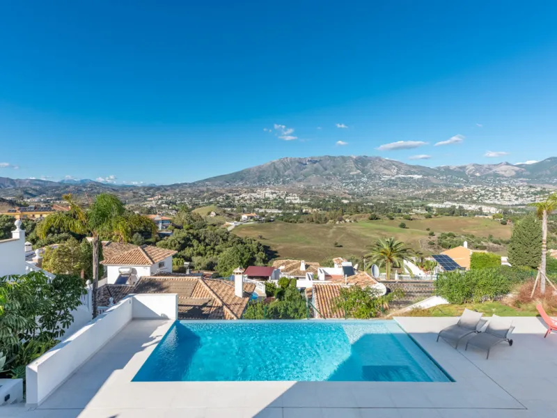 CONTEMPORARY LUXURY VILLA WITH PANORAMIC VIEWS – BUILT 2024