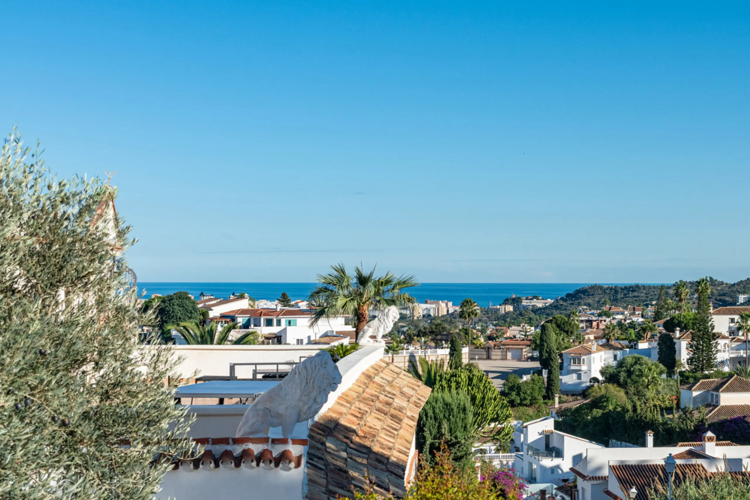 CONTEMPORARY LUXURY VILLA WITH PANORAMIC VIEWS – BUILT 2024