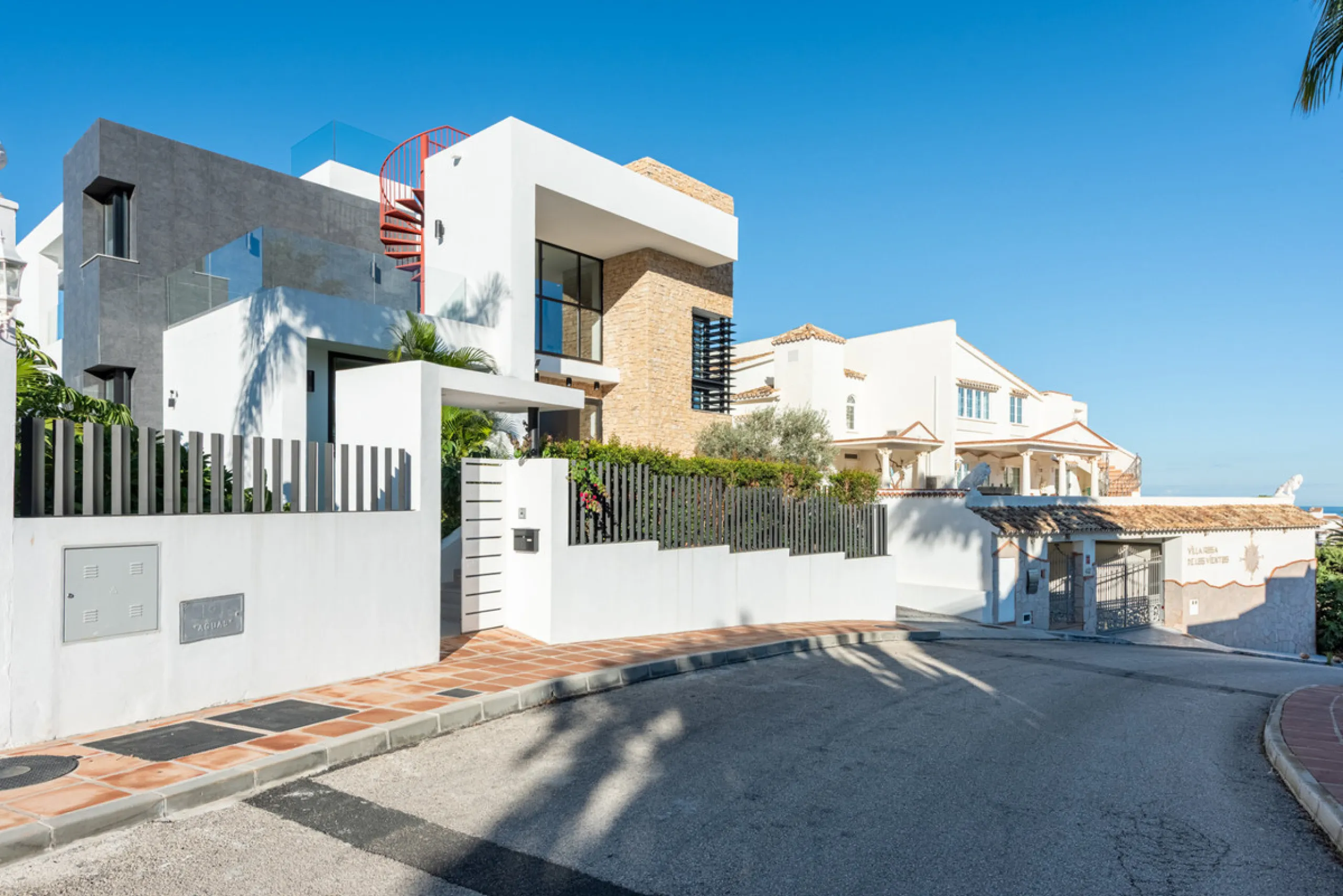 CONTEMPORARY LUXURY VILLA WITH PANORAMIC VIEWS – BUILT 2024