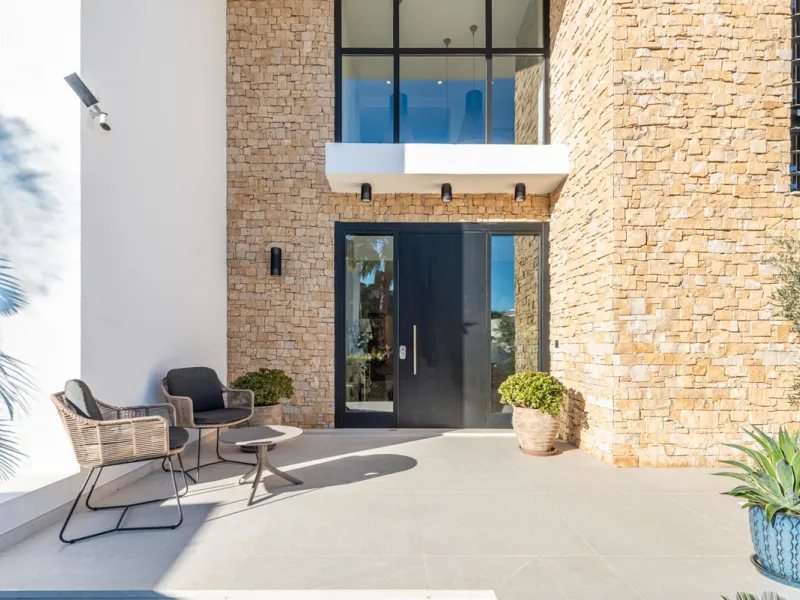 CONTEMPORARY LUXURY VILLA WITH PANORAMIC VIEWS – BUILT 2024