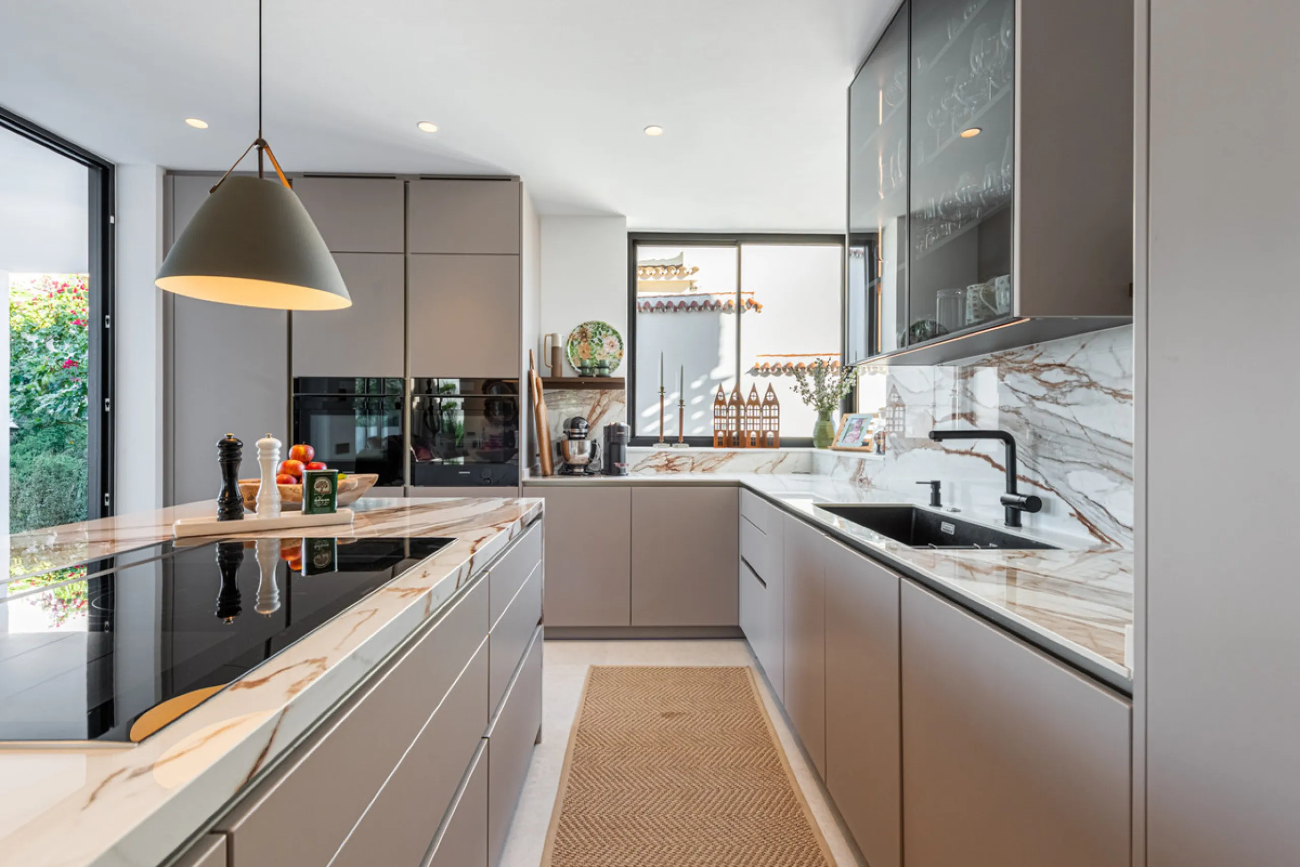 CONTEMPORARY LUXURY VILLA WITH PANORAMIC VIEWS – BUILT 2024