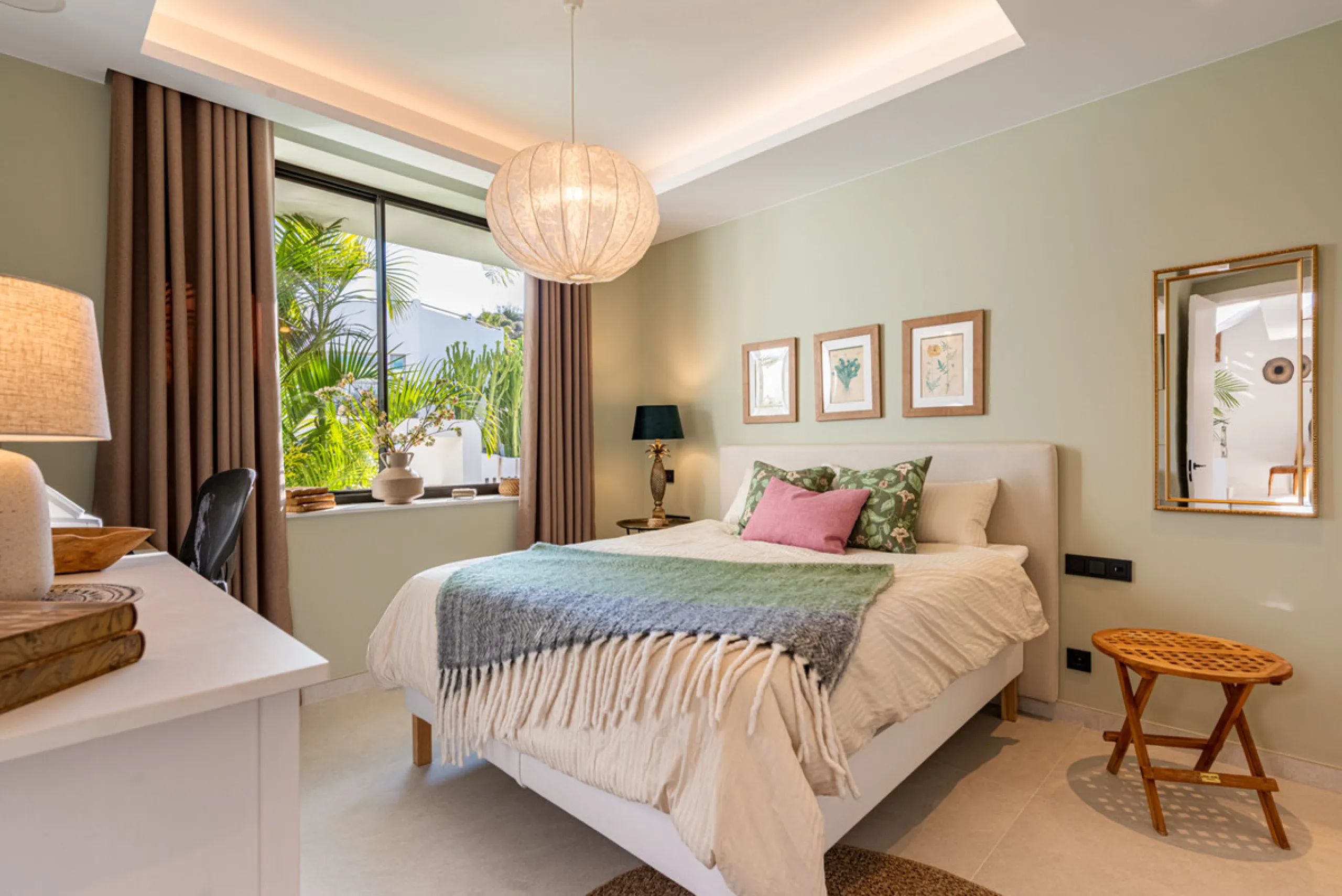 CONTEMPORARY LUXURY VILLA WITH PANORAMIC VIEWS – BUILT 2024