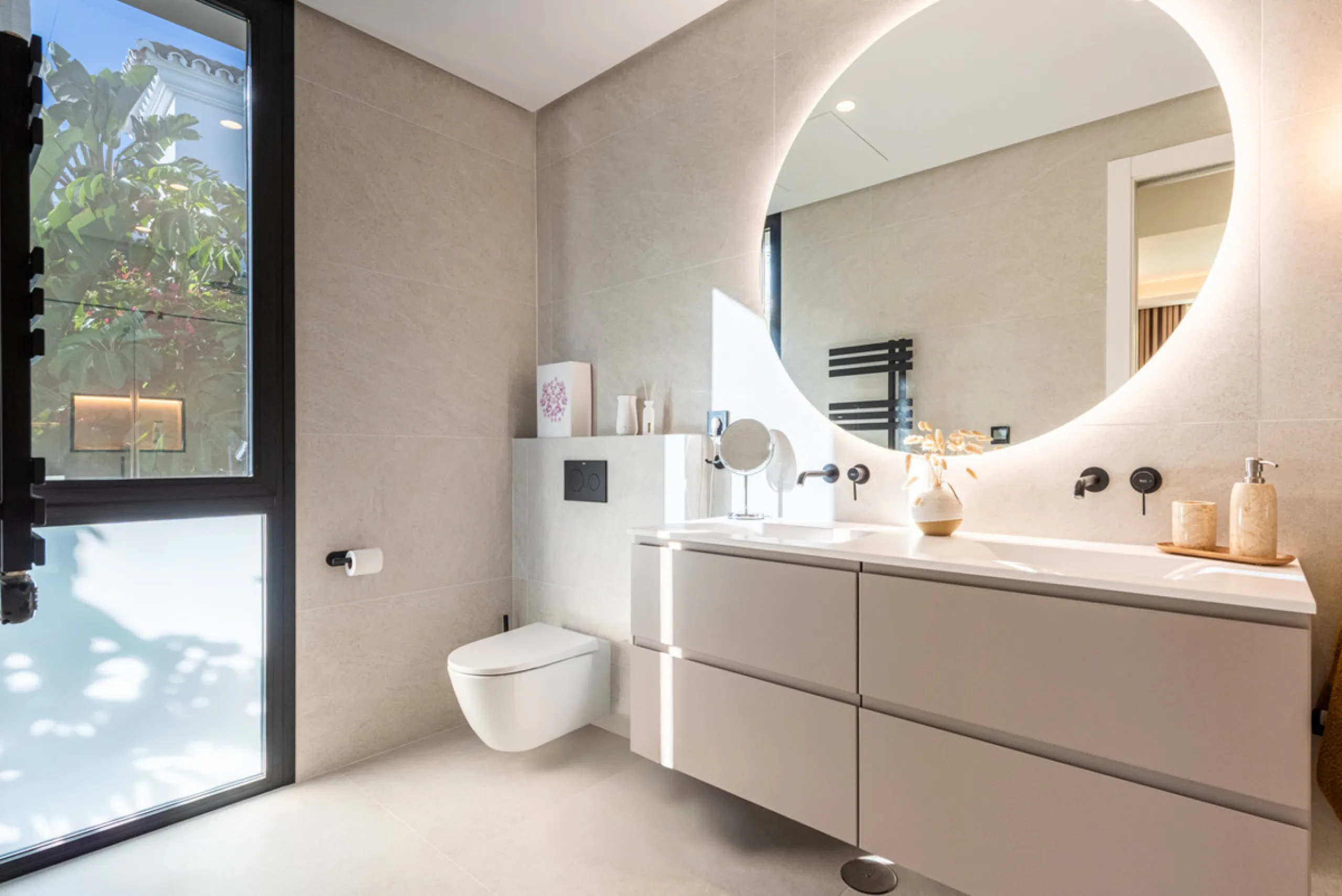 CONTEMPORARY LUXURY VILLA WITH PANORAMIC VIEWS – BUILT 2024
