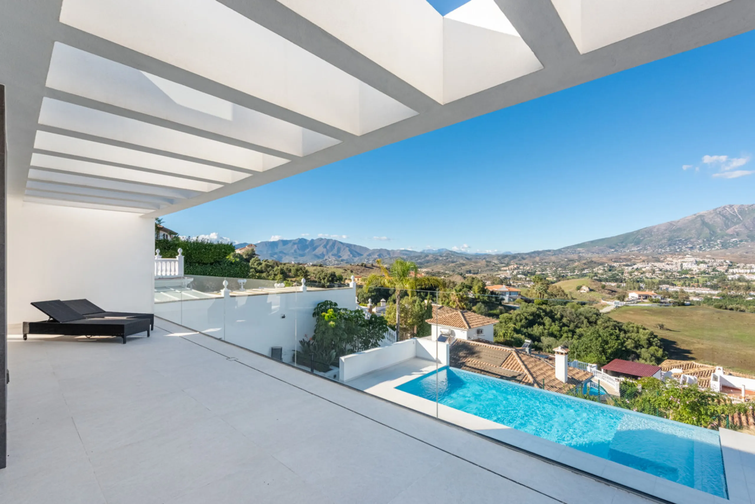 CONTEMPORARY LUXURY VILLA WITH PANORAMIC VIEWS – BUILT 2024