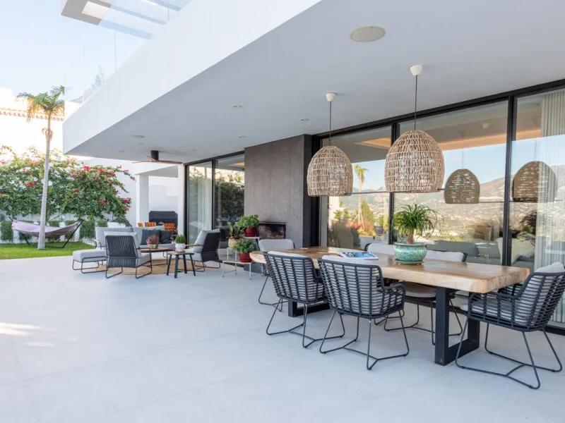 CONTEMPORARY LUXURY VILLA WITH PANORAMIC VIEWS – BUILT 2024