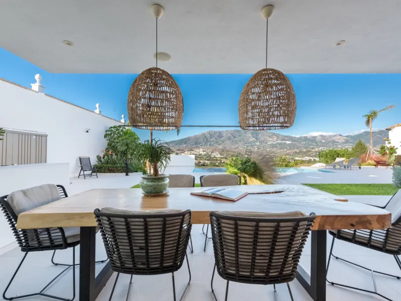 CONTEMPORARY LUXURY VILLA WITH PANORAMIC VIEWS – BUILT 2024
