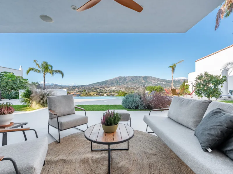 CONTEMPORARY LUXURY VILLA WITH PANORAMIC VIEWS – BUILT 2024