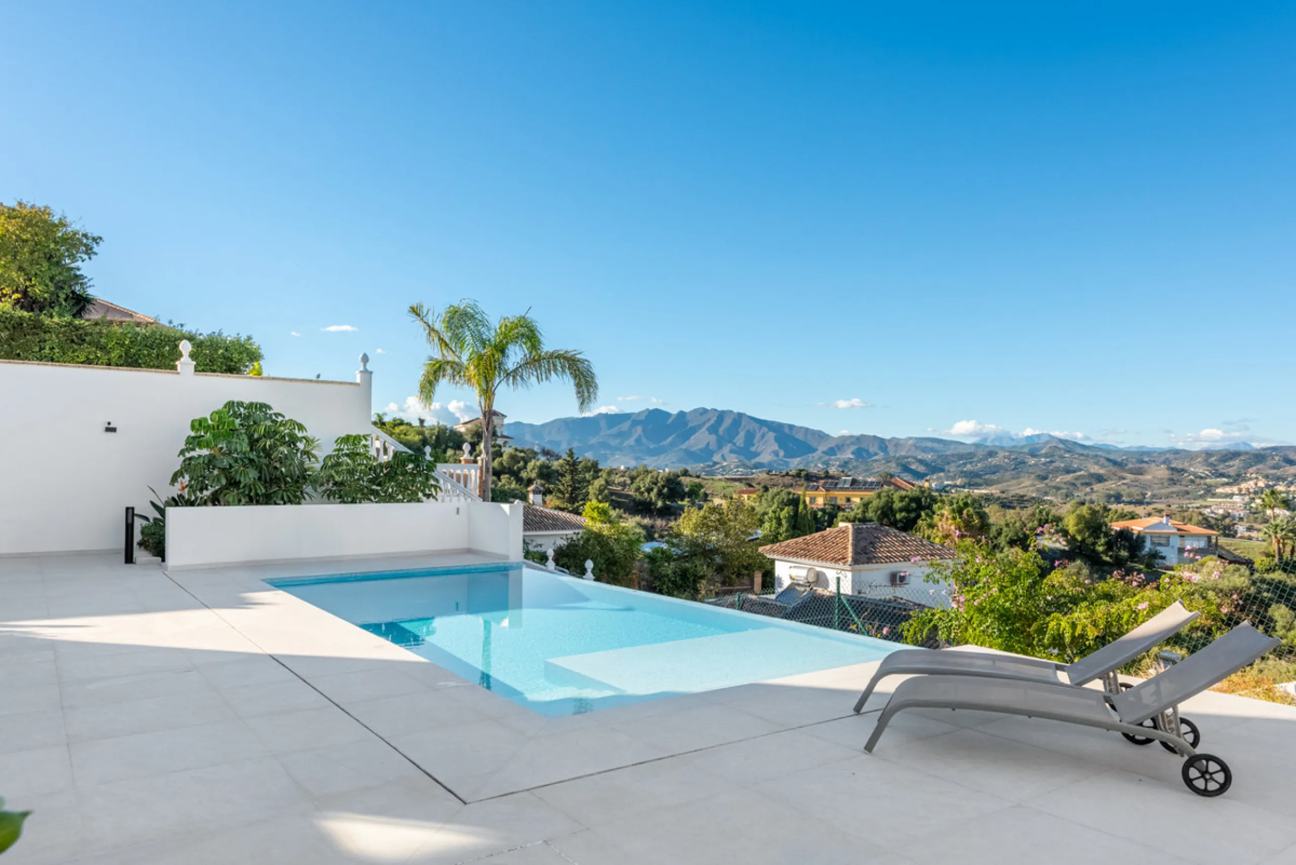 CONTEMPORARY LUXURY VILLA WITH PANORAMIC VIEWS – BUILT 2024