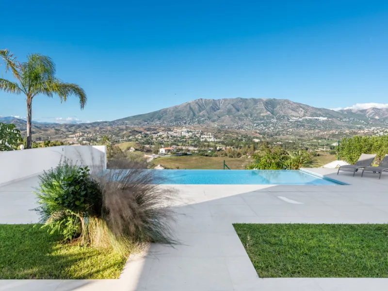 CONTEMPORARY LUXURY VILLA WITH PANORAMIC VIEWS – BUILT 2024