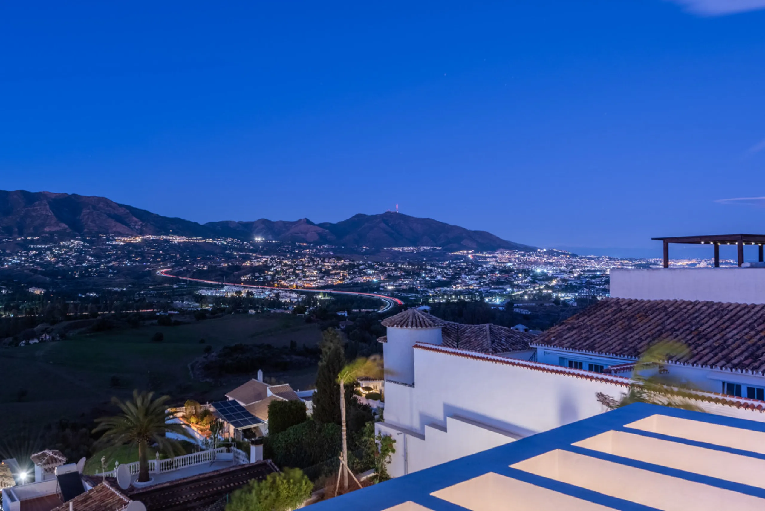 CONTEMPORARY LUXURY VILLA WITH PANORAMIC VIEWS – BUILT 2024