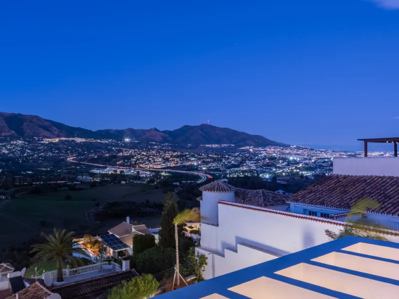 CONTEMPORARY LUXURY VILLA WITH PANORAMIC VIEWS – BUILT 2024