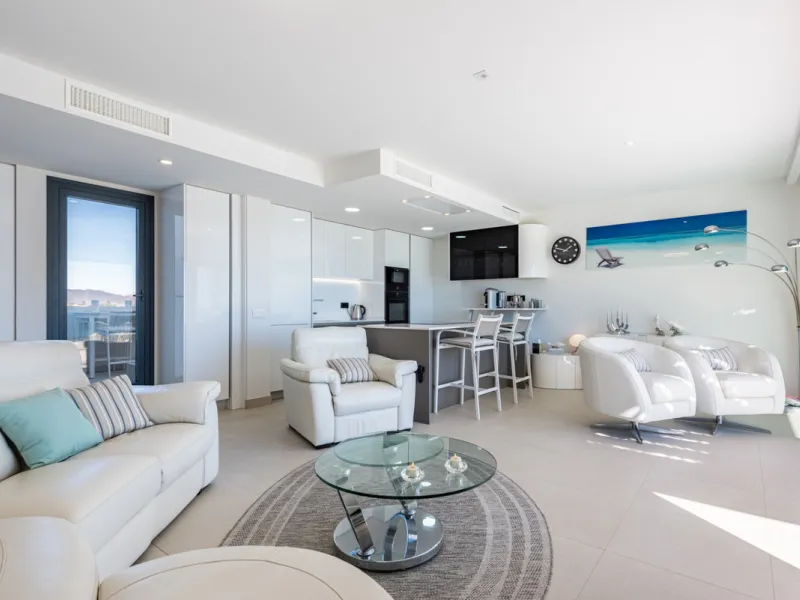 Amazing duplex penthouse with 360 views, situated in a commanding position at the top of the La Cala valley enjoying sweeping landscapes which stretch for miles, yet it is just an 8 minute drive to the centre of the La Cala village.  One Heights is a sele