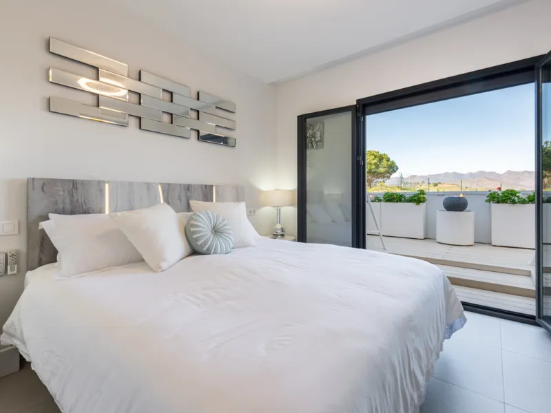 Amazing duplex penthouse with 360 views, situated in a commanding position at the top of the La Cala valley enjoying sweeping landscapes which stretch for miles, yet it is just an 8 minute drive to the centre of the La Cala village.  One Heights is a sele