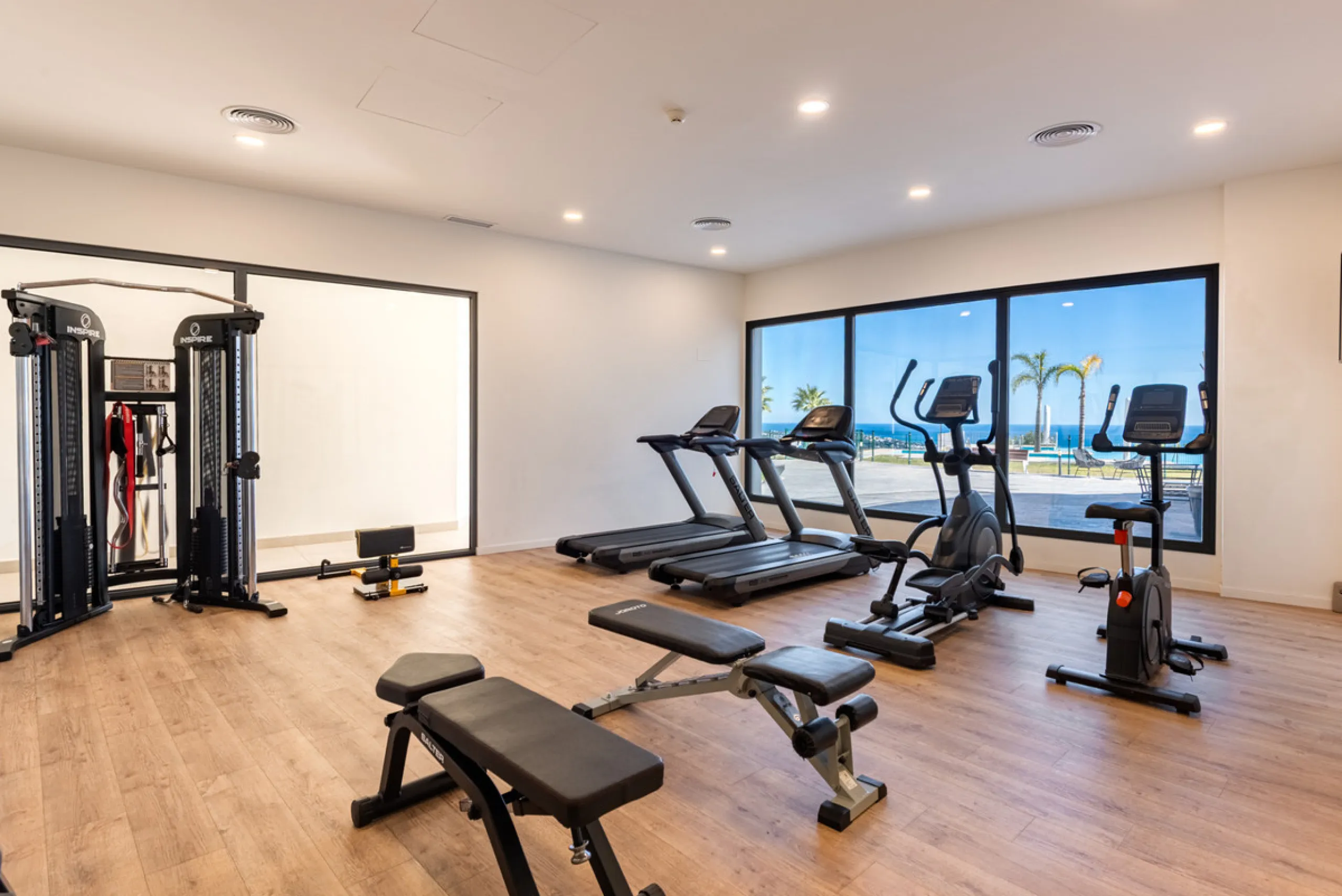 Amazing duplex penthouse with 360 views, situated in a commanding position at the top of the La Cala valley enjoying sweeping landscapes which stretch for miles, yet it is just an 8 minute drive to the centre of the La Cala village.  One Heights is a sele
