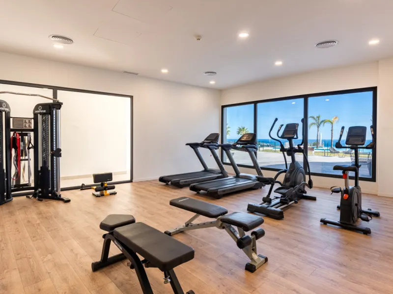 Amazing duplex penthouse with 360 views, situated in a commanding position at the top of the La Cala valley enjoying sweeping landscapes which stretch for miles, yet it is just an 8 minute drive to the centre of the La Cala village.  One Heights is a sele