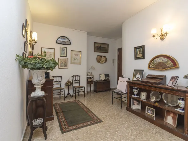 ???? Spacious Apartment on Paseo de Reding with Great Potential!
