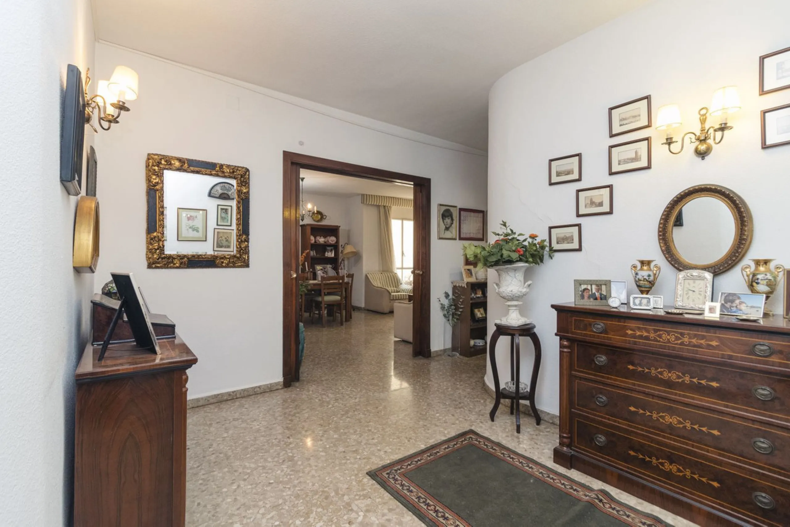 ???? Spacious Apartment on Paseo de Reding with Great Potential!
