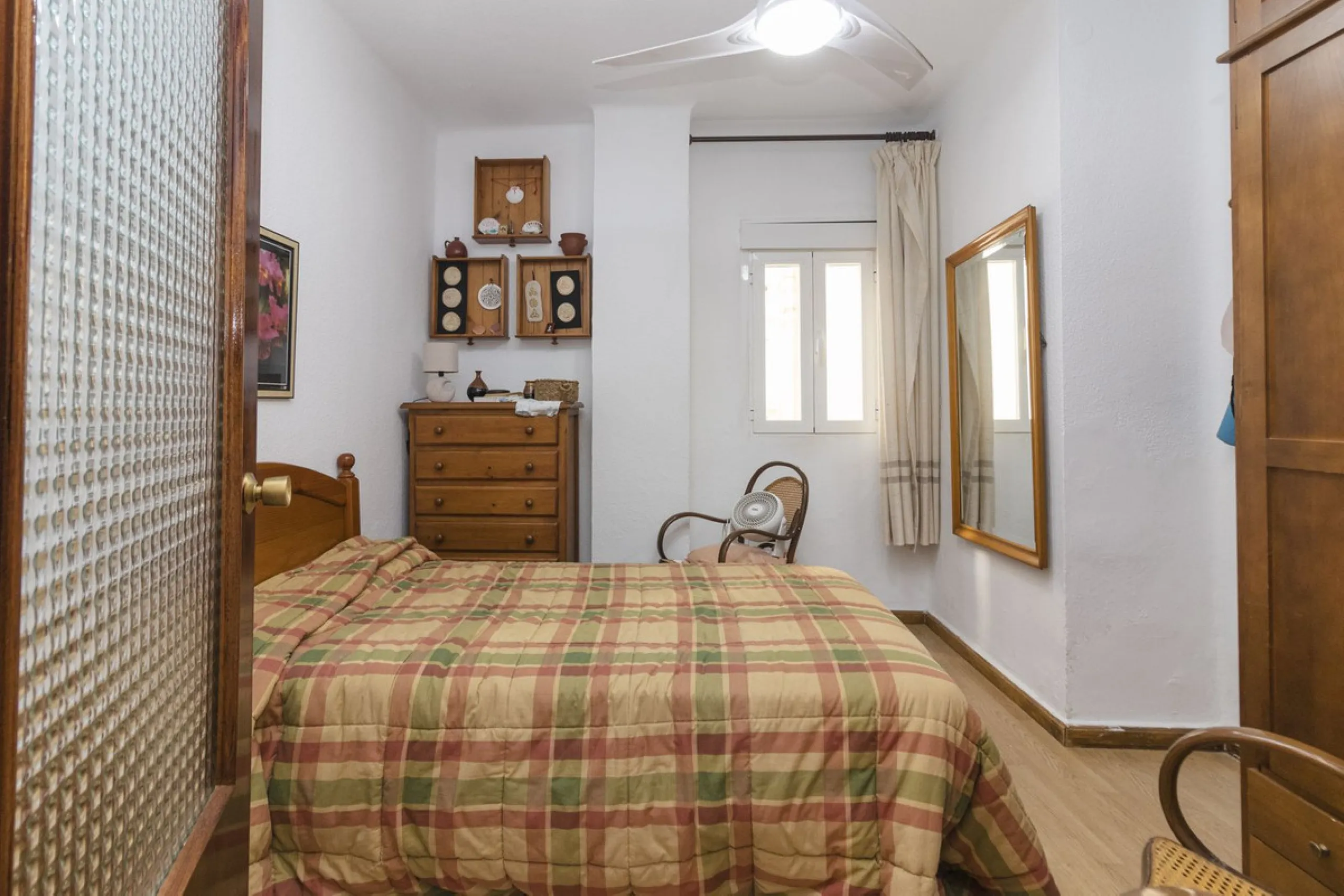 ???? Spacious Apartment on Paseo de Reding with Great Potential!