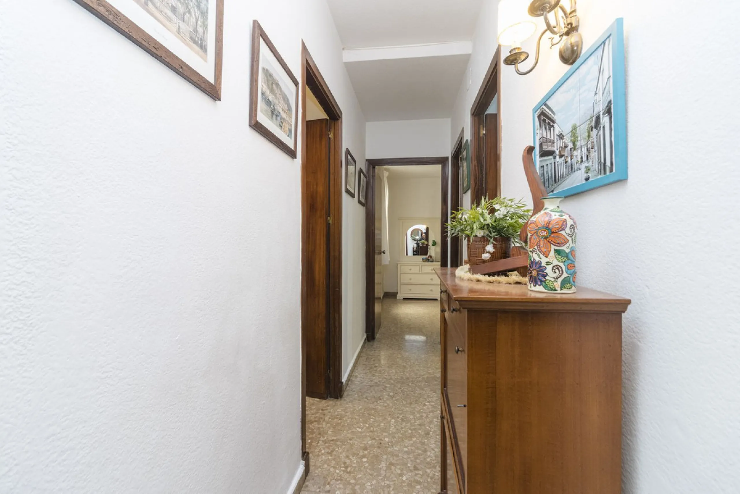 ???? Spacious Apartment on Paseo de Reding with Great Potential!