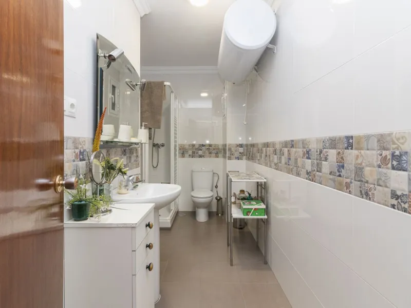 ???? Spacious Apartment on Paseo de Reding with Great Potential!