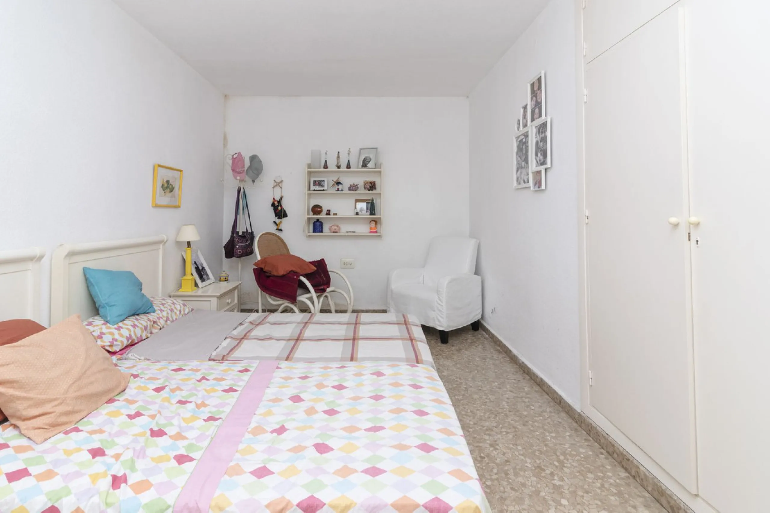 ???? Spacious Apartment on Paseo de Reding with Great Potential!