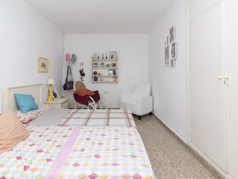 ???? Spacious Apartment on Paseo de Reding with Great Potential!