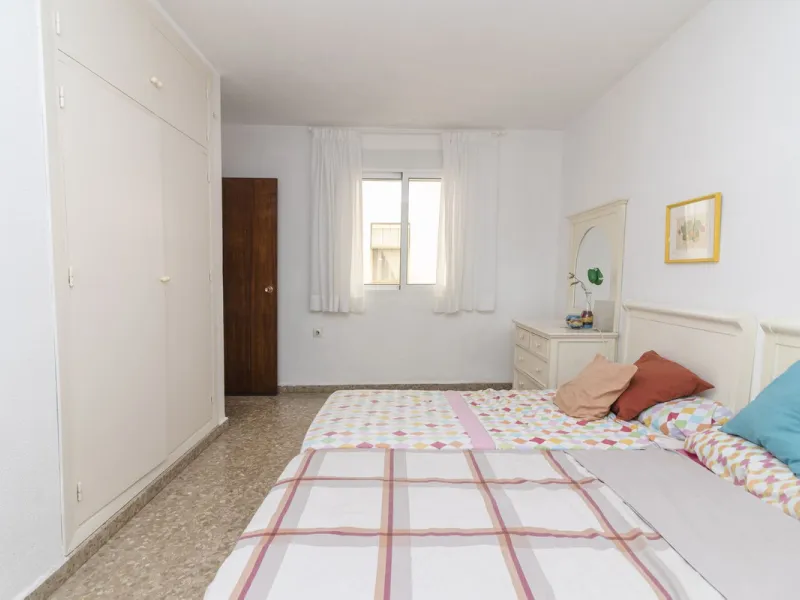???? Spacious Apartment on Paseo de Reding with Great Potential!
