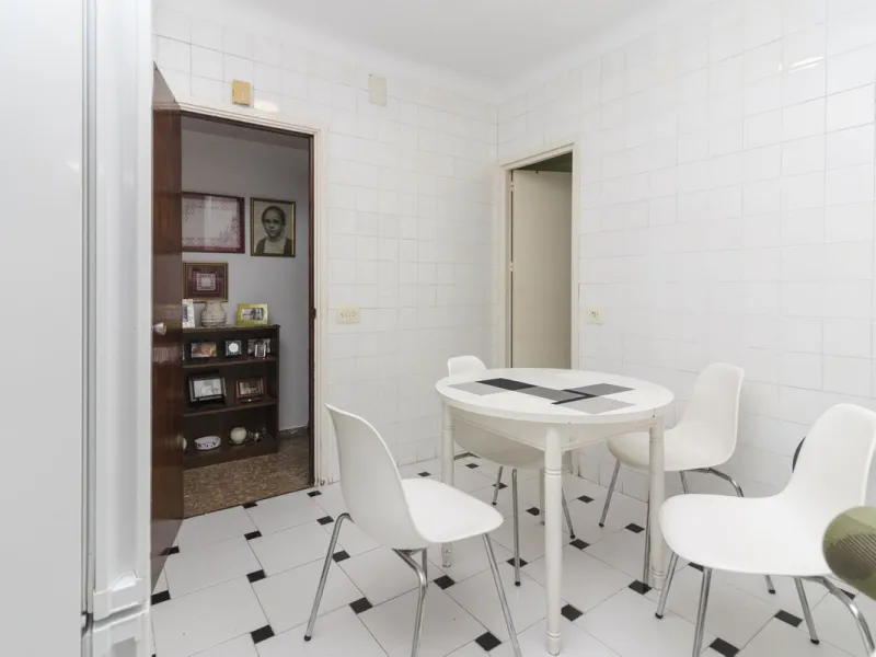 ???? Spacious Apartment on Paseo de Reding with Great Potential!