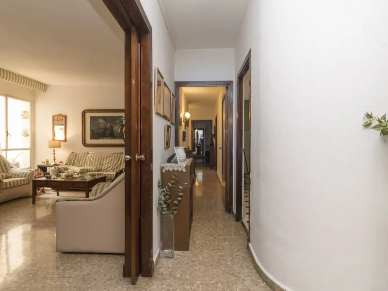 ???? Spacious Apartment on Paseo de Reding with Great Potential!
