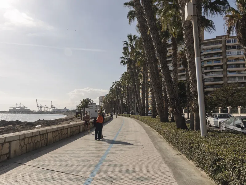 ???? Spacious Apartment on Paseo de Reding with Great Potential!