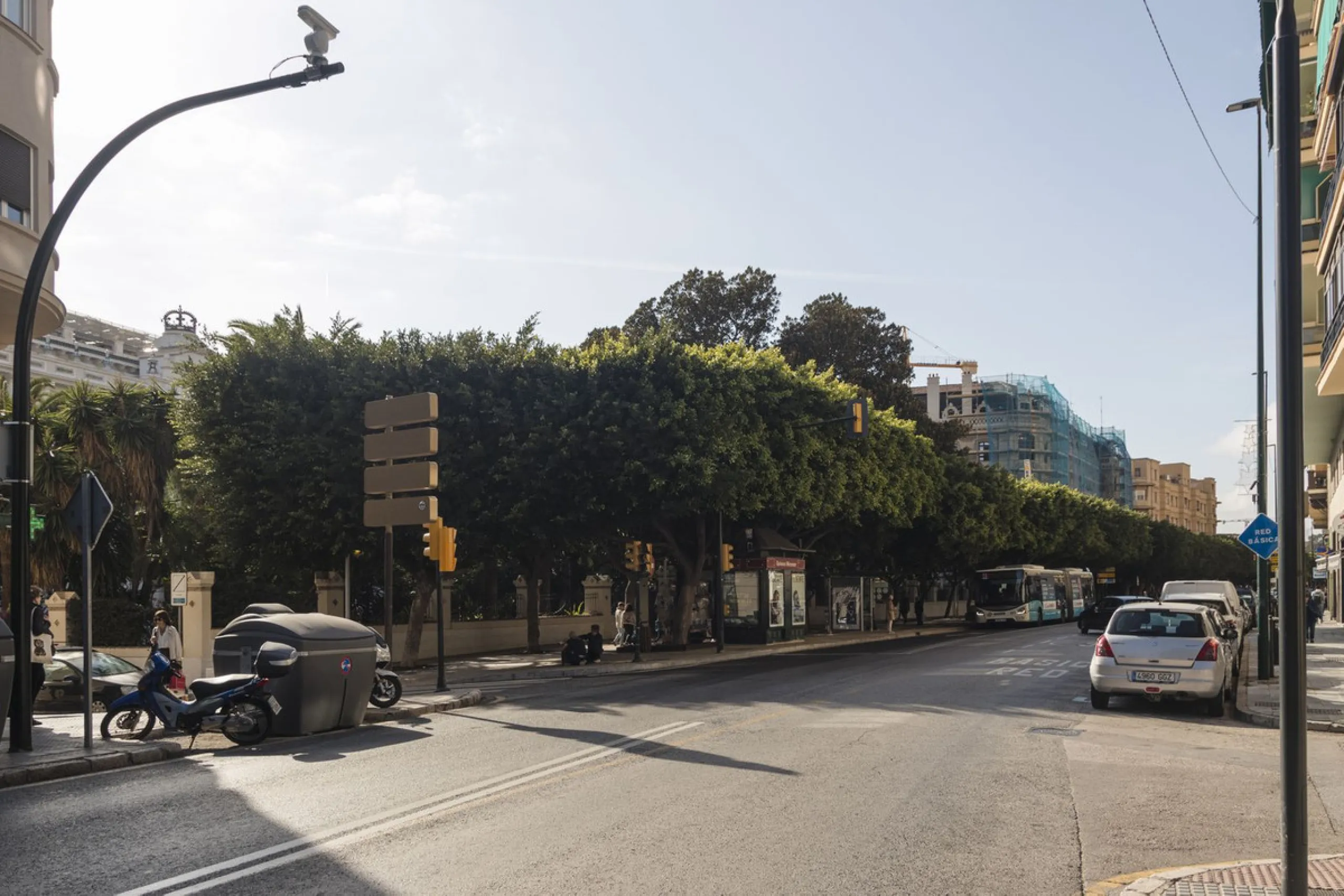 ???? Spacious Apartment on Paseo de Reding with Great Potential!