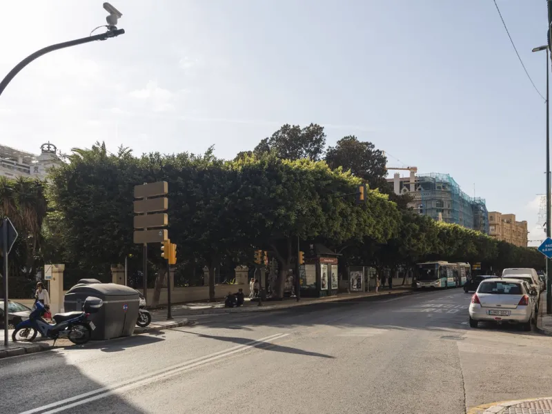 ???? Spacious Apartment on Paseo de Reding with Great Potential!