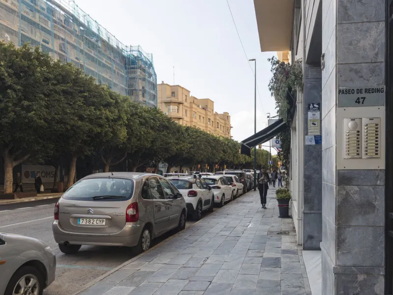 ???? Spacious Apartment on Paseo de Reding with Great Potential!