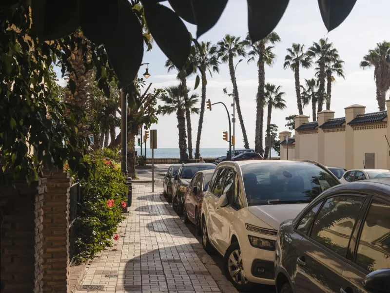 ???? Spacious Apartment on Paseo de Reding with Great Potential!