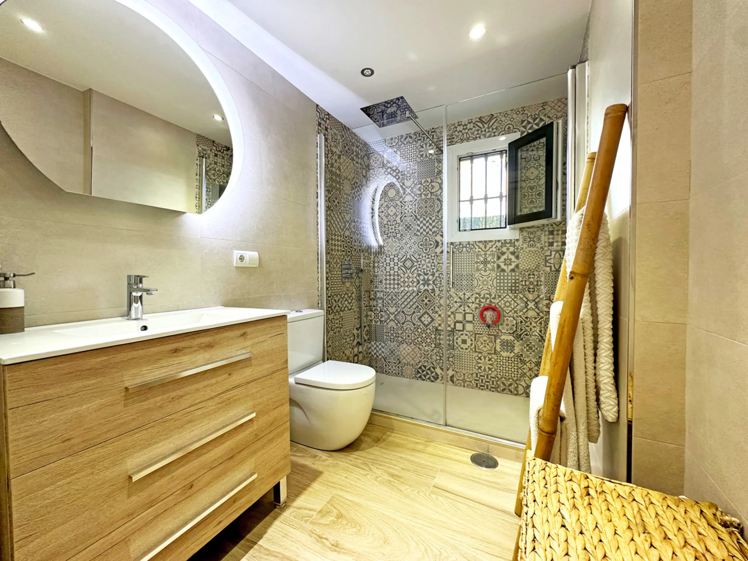 Apartment - Ground Floor Apartment в продаже в Estepona, Málaga. В доме 2 спален и 2 ванных комнат. Площадь дома 106 м²