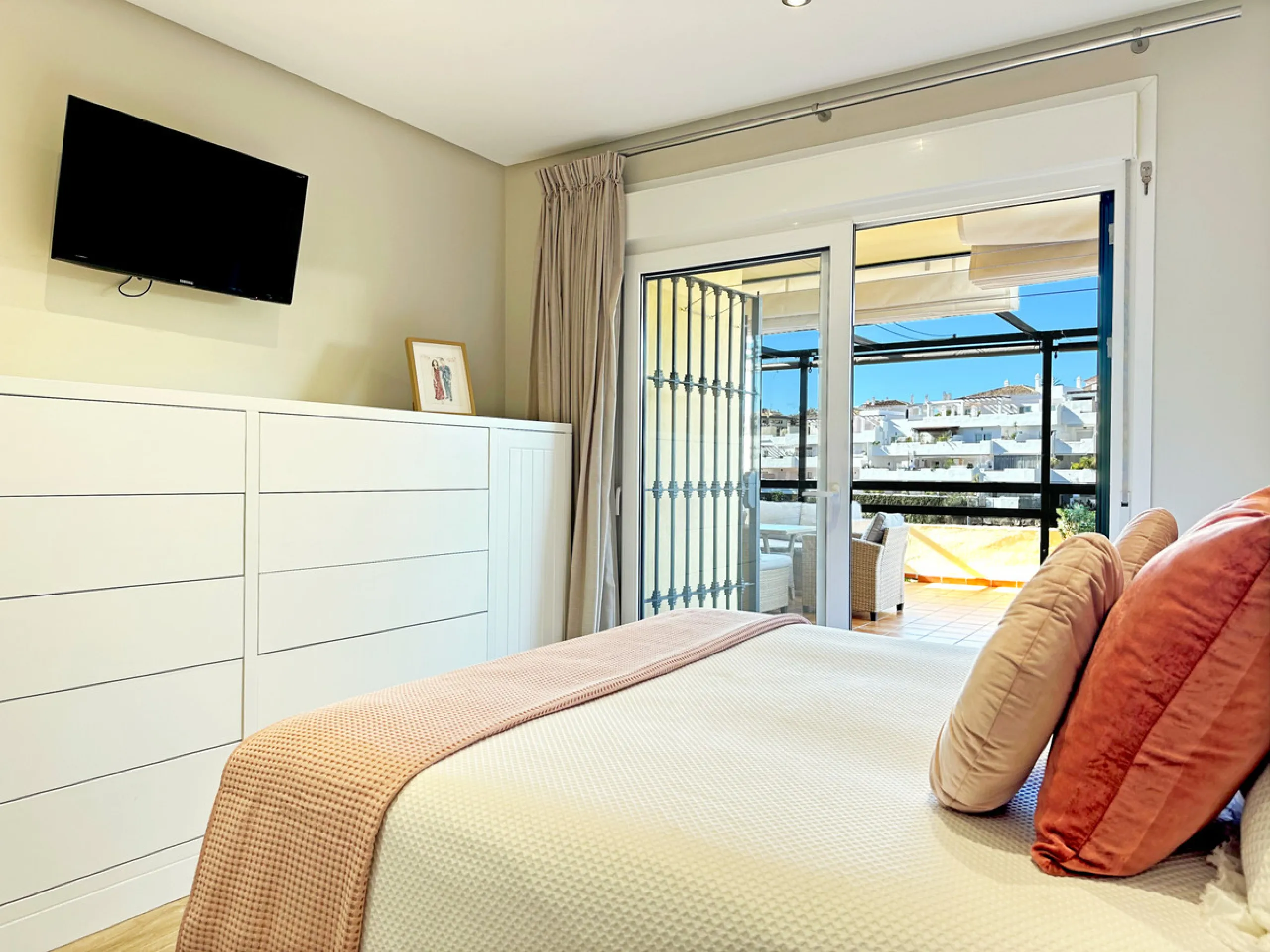 Apartment - Ground Floor Apartment в продаже в Estepona, Málaga. В доме 2 спален и 2 ванных комнат. Площадь дома 106 м²