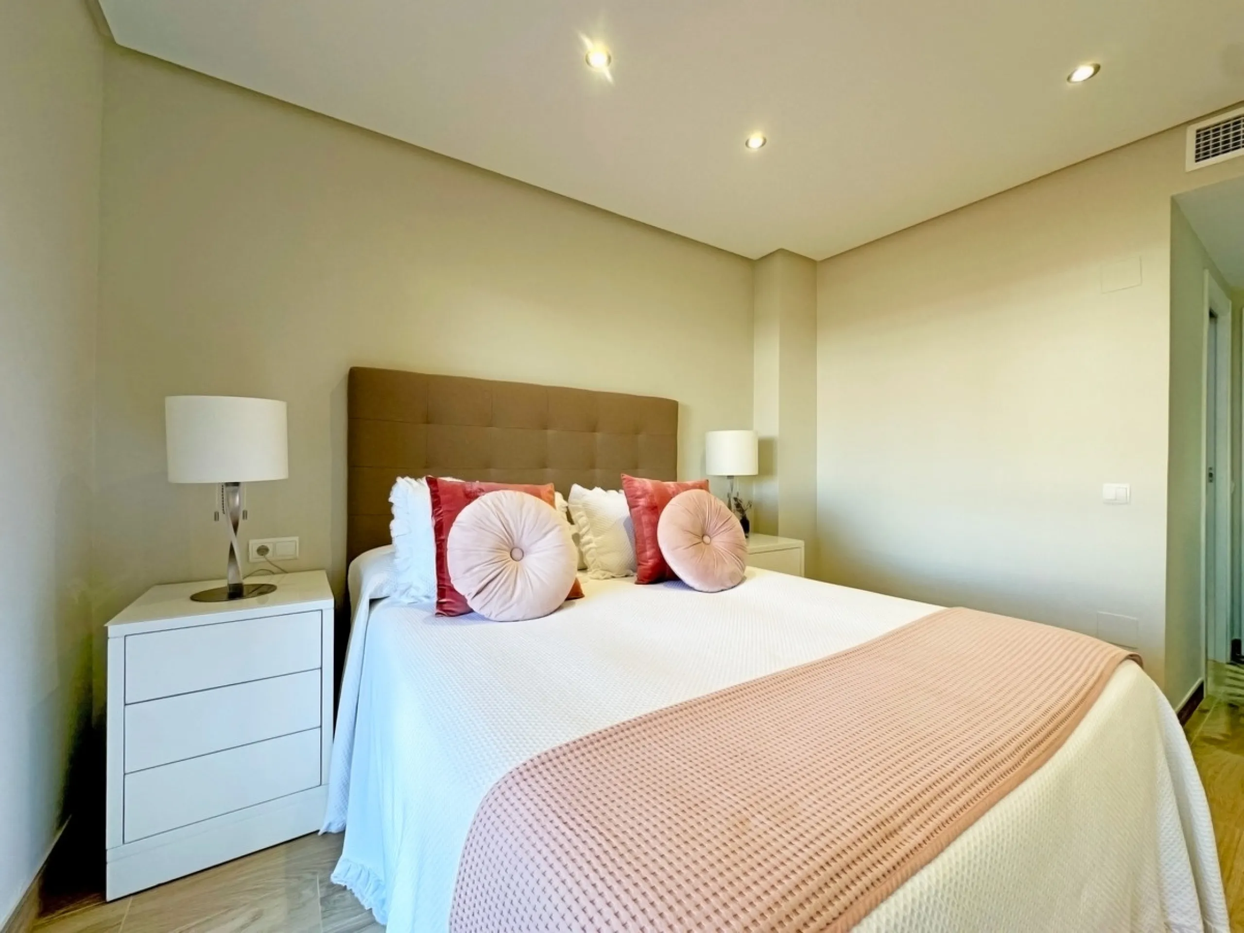 Apartment - Ground Floor Apartment в продаже в Estepona, Málaga. В доме 2 спален и 2 ванных комнат. Площадь дома 106 м²