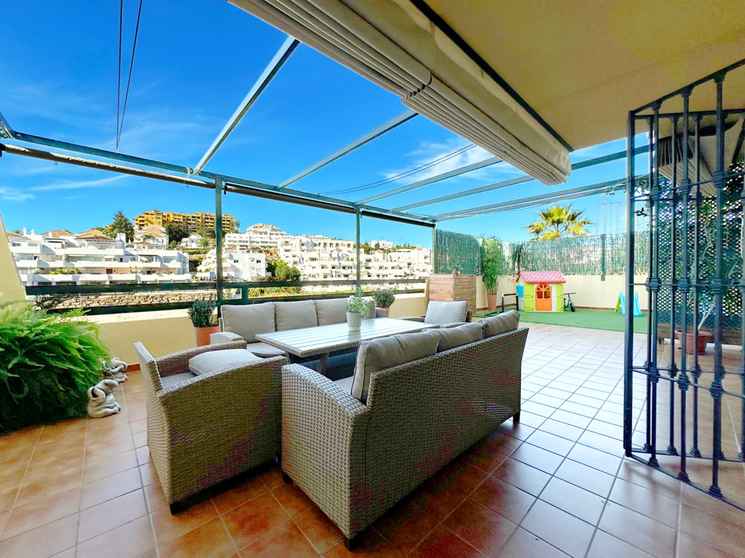 Apartment - Ground Floor Apartment в продаже в Estepona, Málaga. В доме 2 спален и 2 ванных комнат. Площадь дома 106 м²