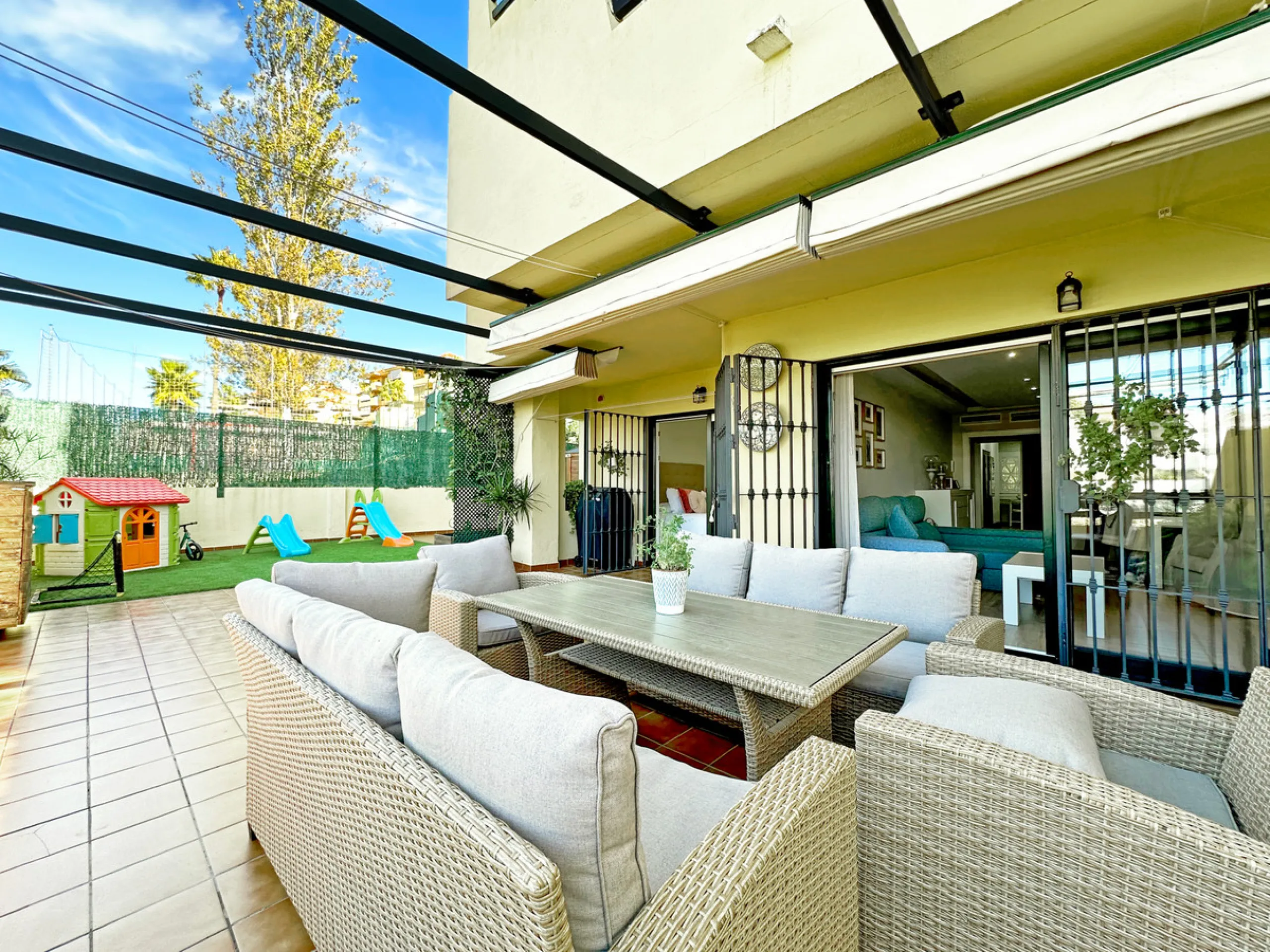 Apartment - Ground Floor Apartment в продаже в Estepona, Málaga. В доме 2 спален и 2 ванных комнат. Площадь дома 106 м²