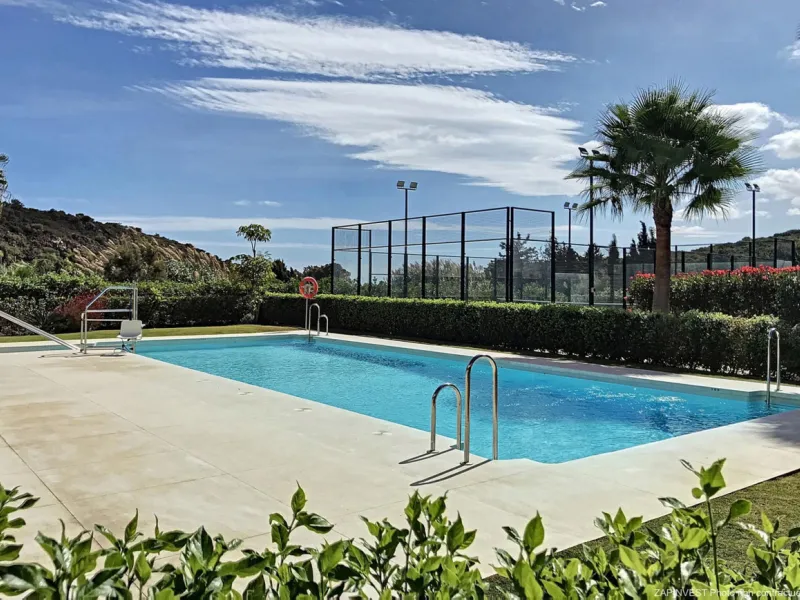 Discover this magnificent and spacious apartment featuring 3 bedrooms and 2 bathrooms, ideal as a permanent home or a holiday residence.