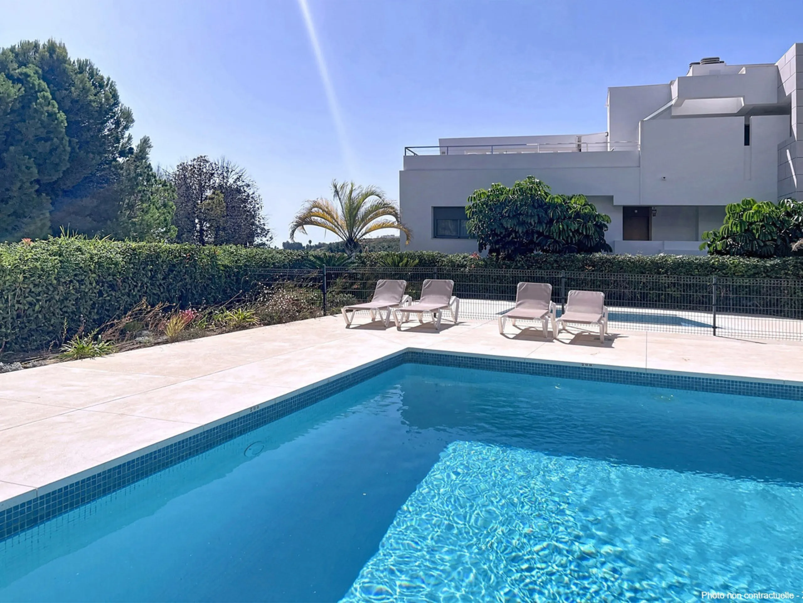 Discover this magnificent and spacious apartment featuring 3 bedrooms and 2 bathrooms, ideal as a permanent home or a holiday residence.