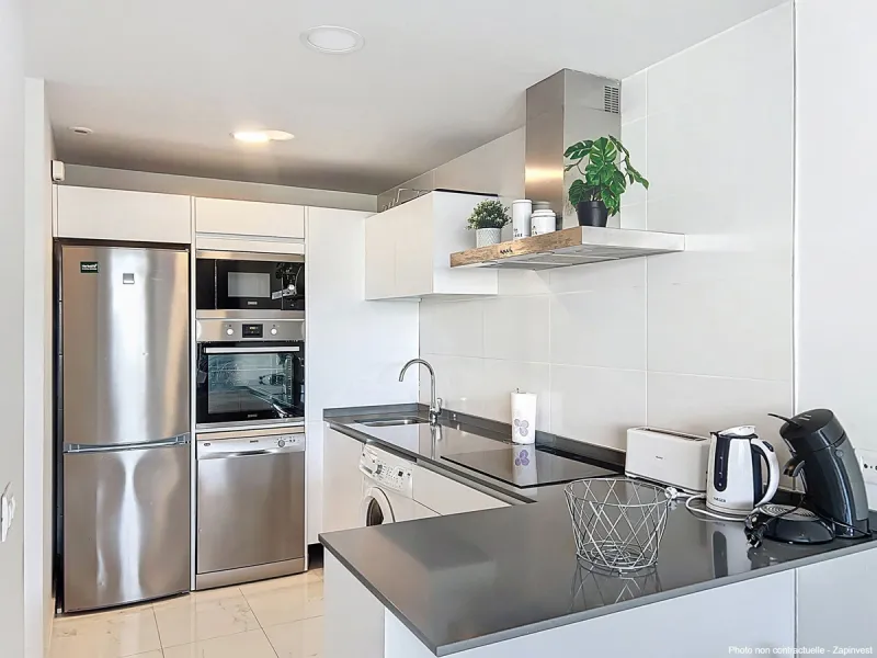 Discover this magnificent and spacious apartment featuring 3 bedrooms and 2 bathrooms, ideal as a permanent home or a holiday residence.