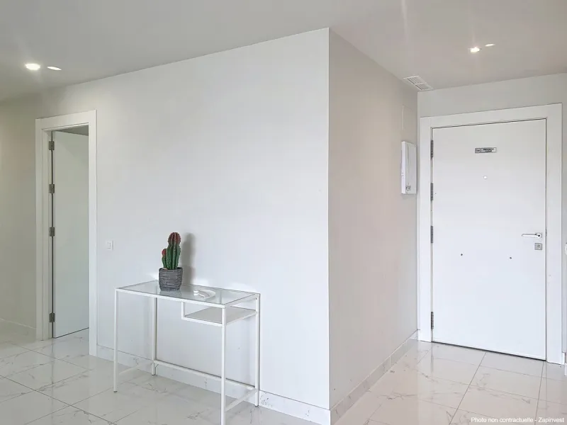 Discover this magnificent and spacious apartment featuring 3 bedrooms and 2 bathrooms, ideal as a permanent home or a holiday residence.