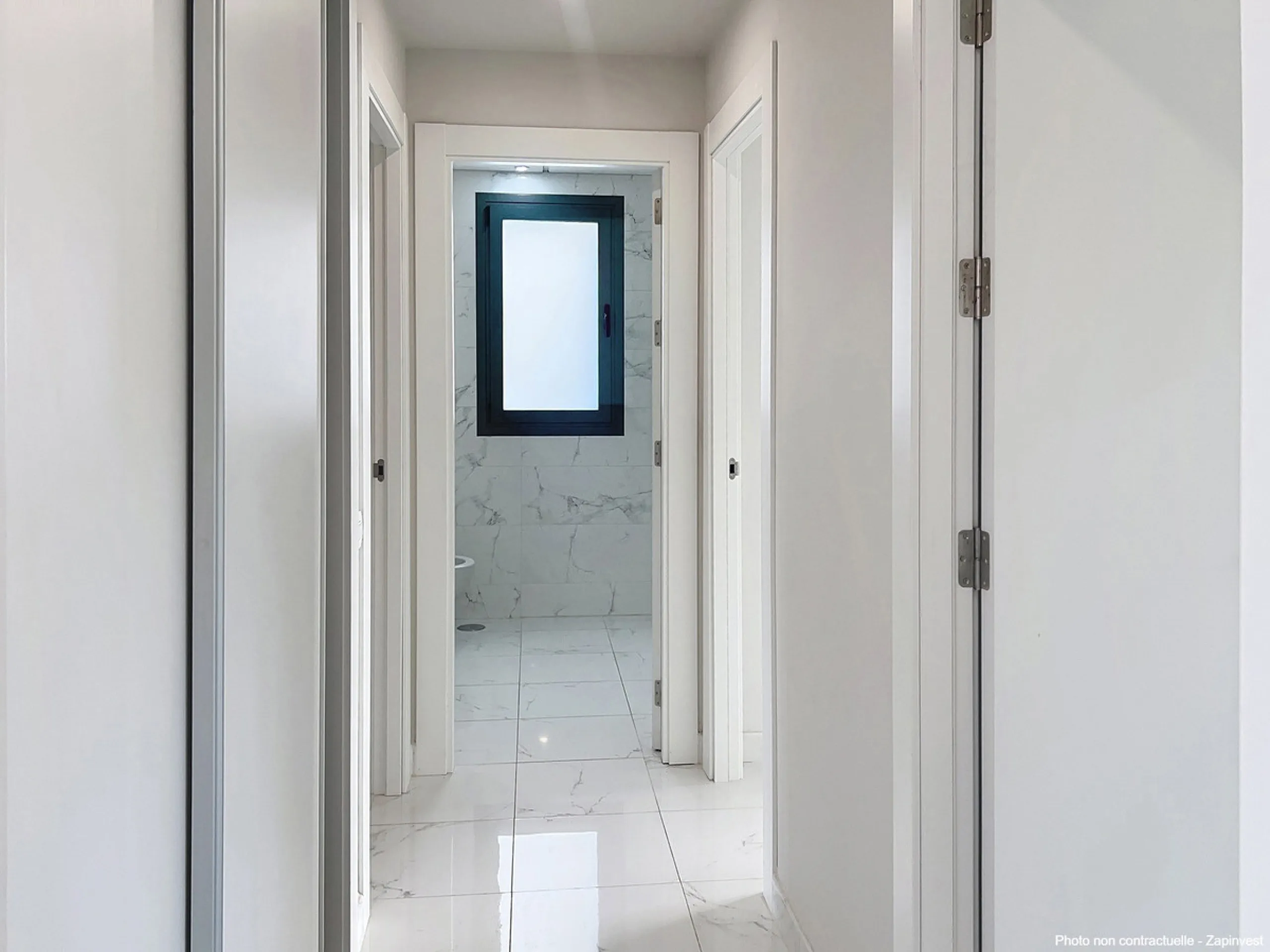 Discover this magnificent and spacious apartment featuring 3 bedrooms and 2 bathrooms, ideal as a permanent home or a holiday residence.
