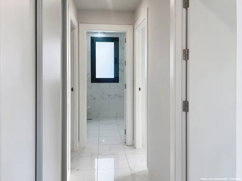 Discover this magnificent and spacious apartment featuring 3 bedrooms and 2 bathrooms, ideal as a permanent home or a holiday residence.