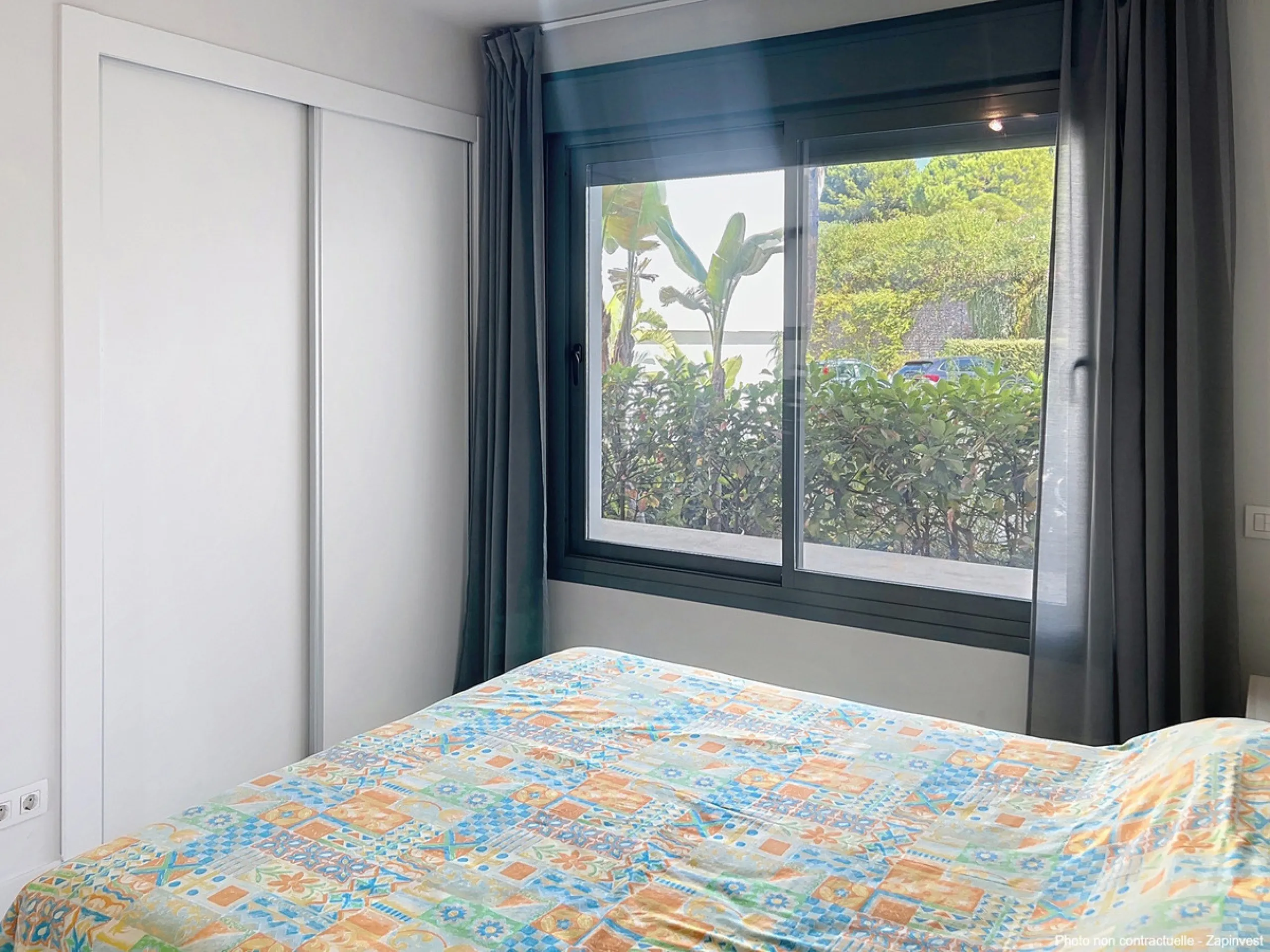 Discover this magnificent and spacious apartment featuring 3 bedrooms and 2 bathrooms, ideal as a permanent home or a holiday residence.