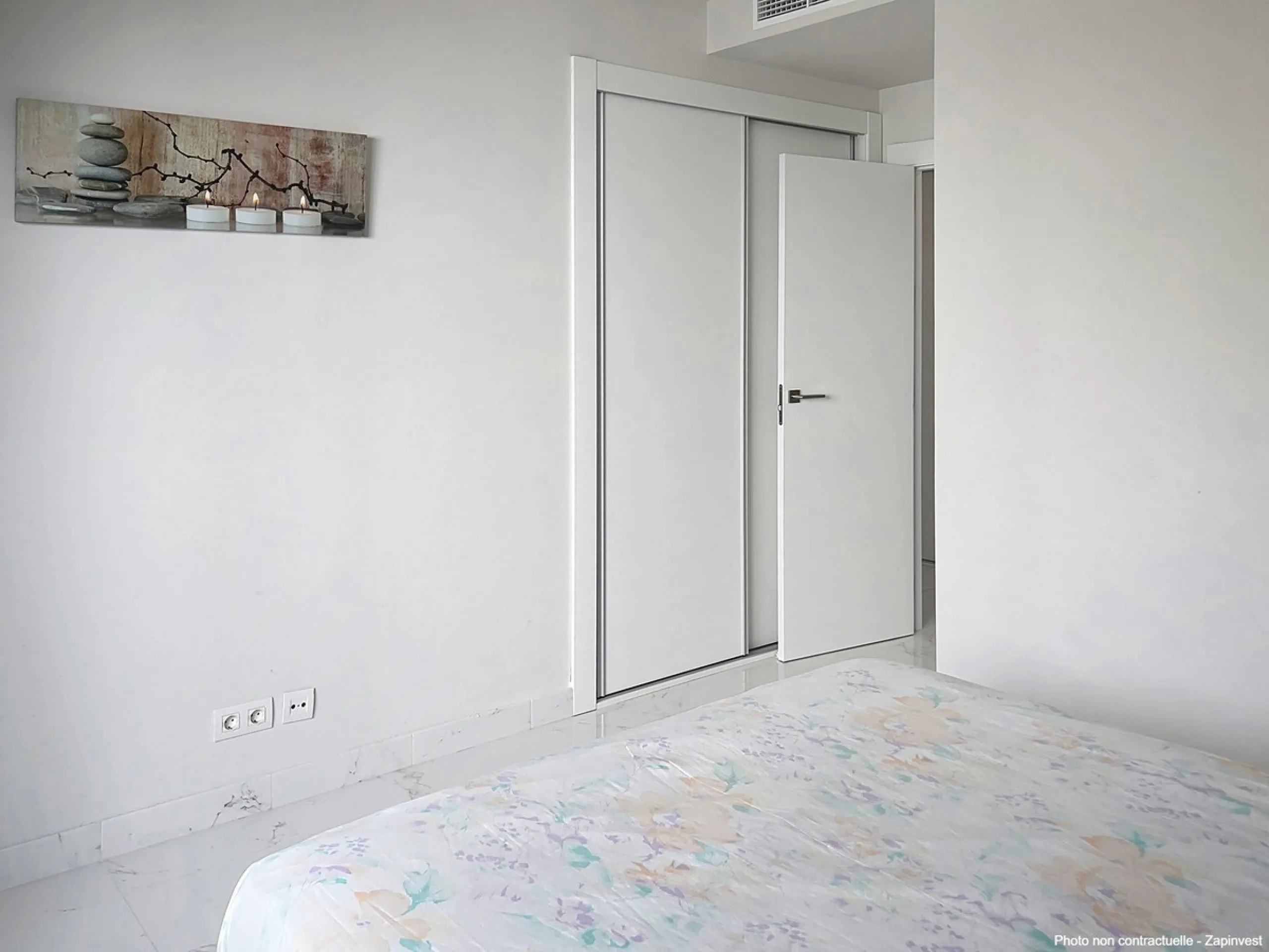 Discover this magnificent and spacious apartment featuring 3 bedrooms and 2 bathrooms, ideal as a permanent home or a holiday residence.