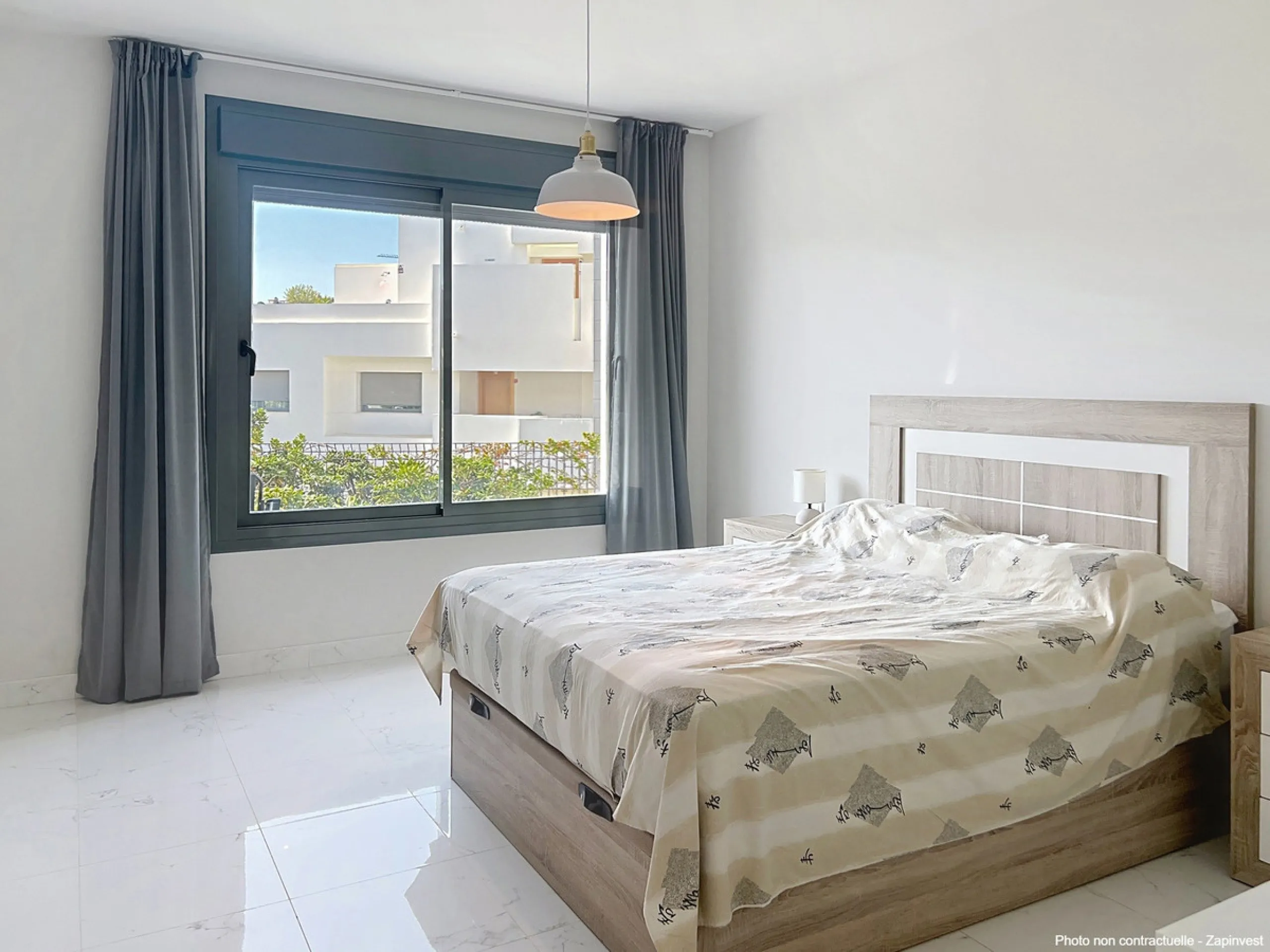 Discover this magnificent and spacious apartment featuring 3 bedrooms and 2 bathrooms, ideal as a permanent home or a holiday residence.