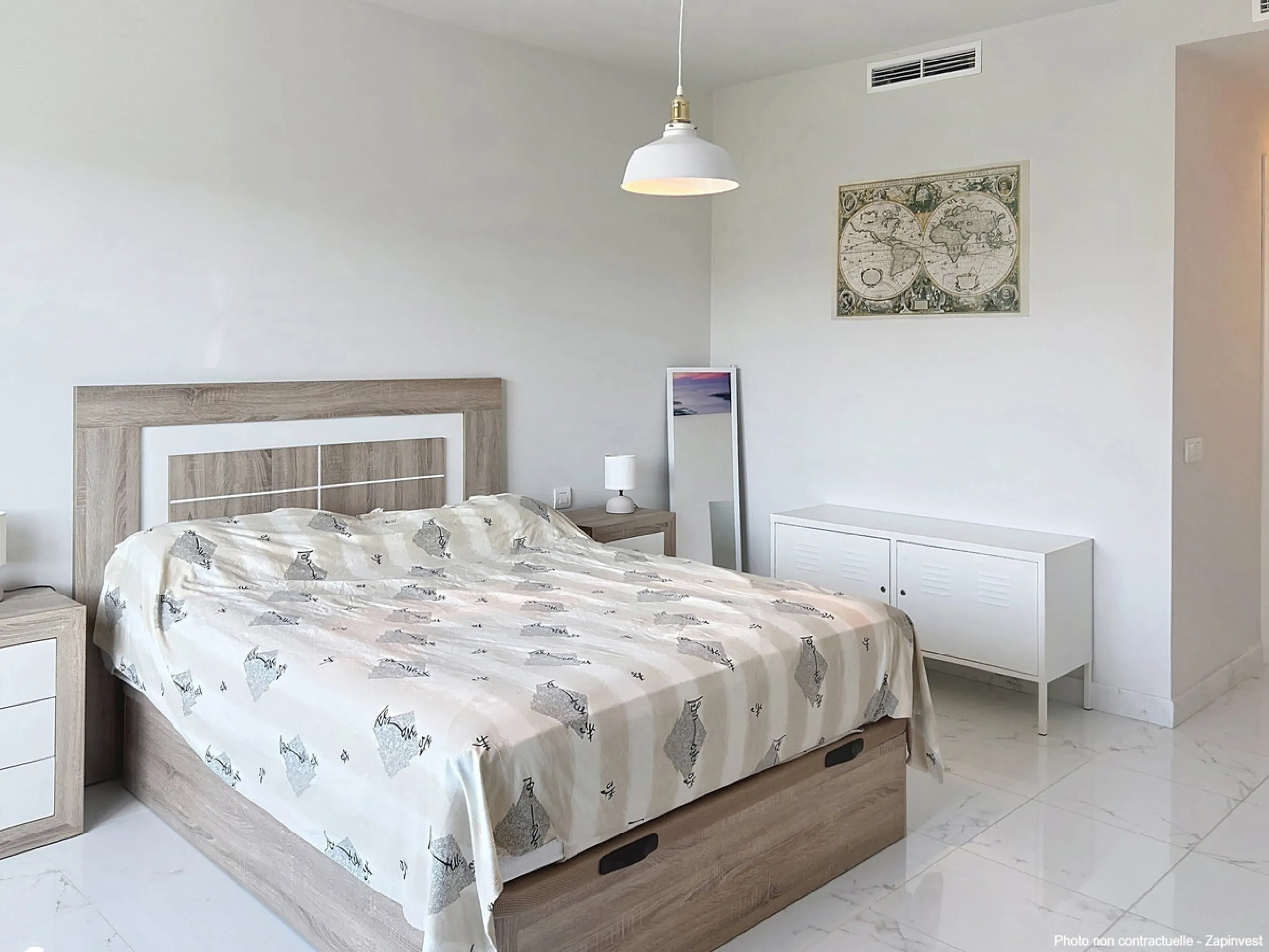 Discover this magnificent and spacious apartment featuring 3 bedrooms and 2 bathrooms, ideal as a permanent home or a holiday residence.